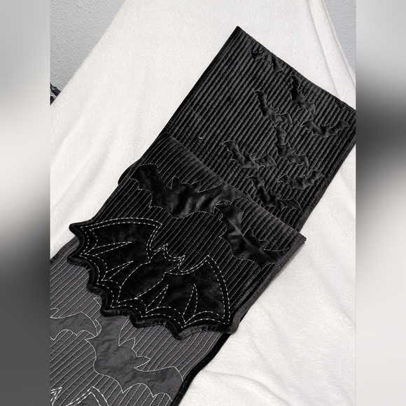 Cynthia Rowley Curious Bat Halloween Table Runner - Picture 5 of 11